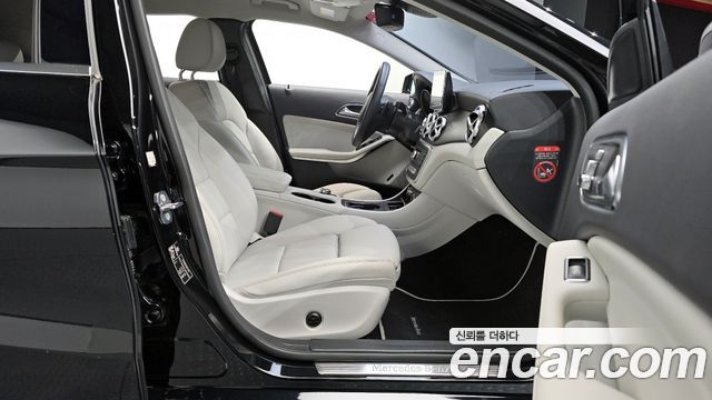 Mercedes-Benz GLA-Class GLA220
