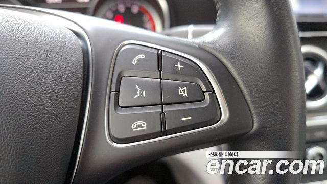 Mercedes-Benz GLA-Class GLA220