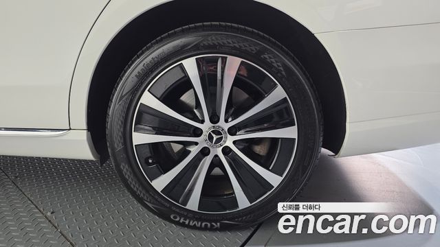 Mercedes-Benz E-Class E300e 4MATIC Exclusive