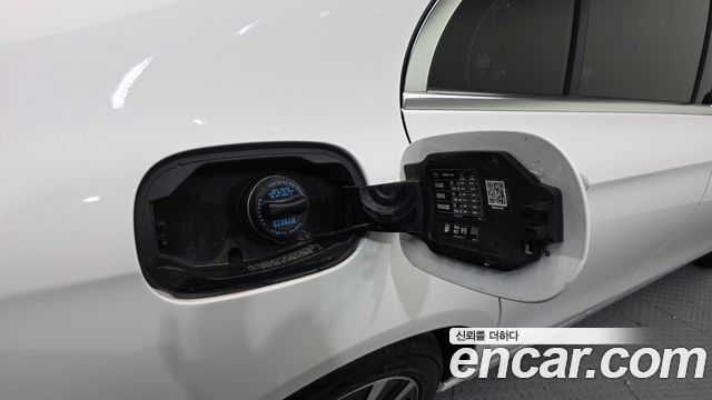 Mercedes-Benz E-Class E300e 4MATIC Exclusive