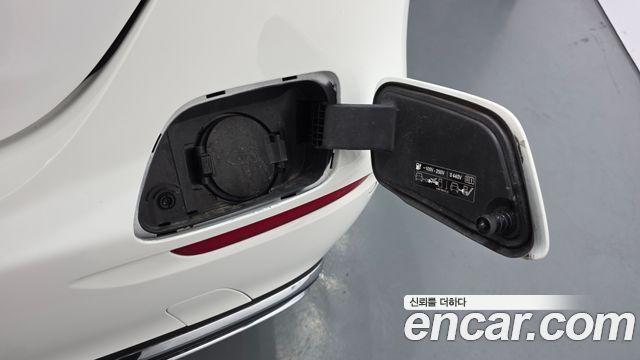 Mercedes-Benz E-Class E300e 4MATIC Exclusive