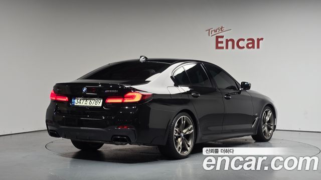 BMW 5-Series M550i xDrive