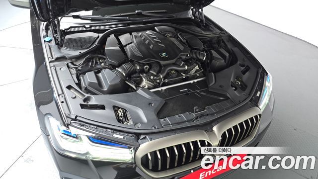 BMW 5-Series M550i xDrive