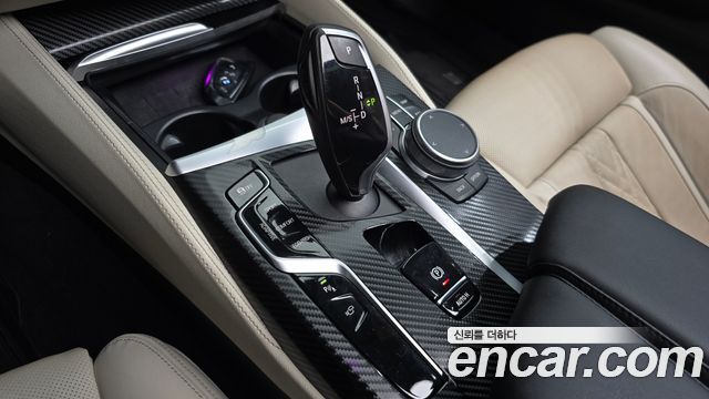 BMW 5-Series M550i xDrive