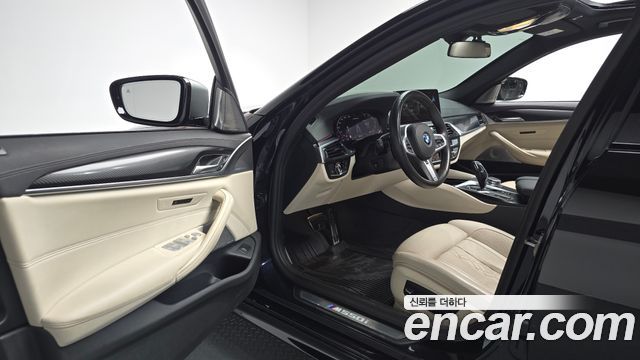BMW 5-Series M550i xDrive