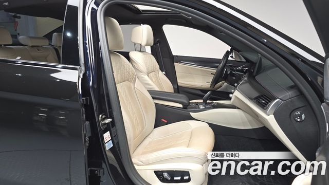 BMW 5-Series M550i xDrive