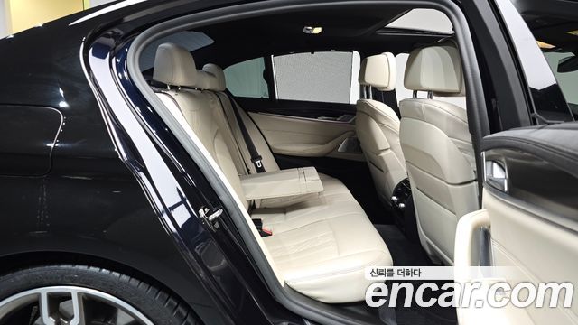 BMW 5-Series M550i xDrive