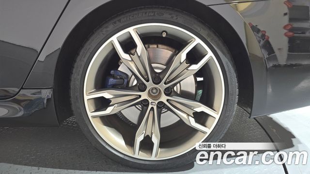 BMW 5-Series M550i xDrive