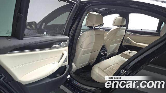 BMW 5-Series M550i xDrive