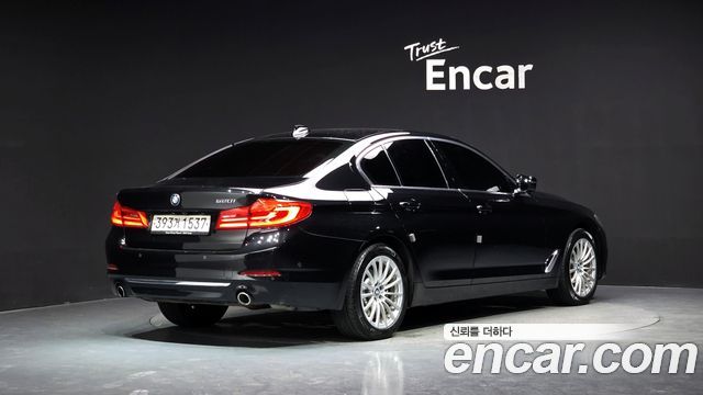 BMW 5-Series 520i Luxury