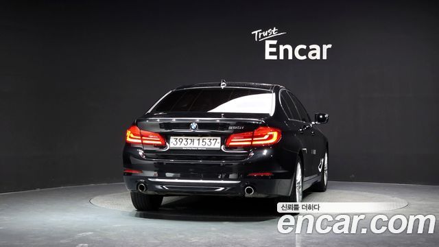 BMW 5-Series 520i Luxury