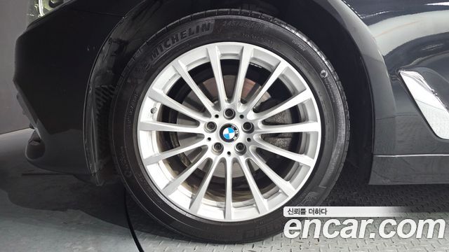 BMW 5-Series 520i Luxury