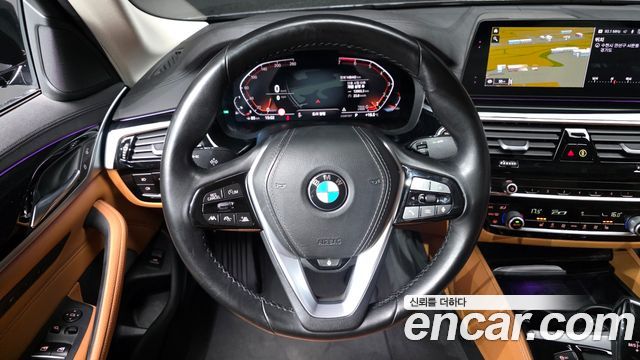 BMW 5-Series 520i Luxury