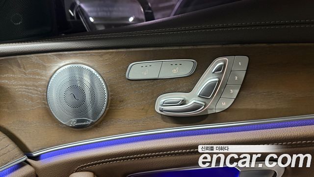 Mercedes-Benz E-Class E300 4MATIC Exclusive