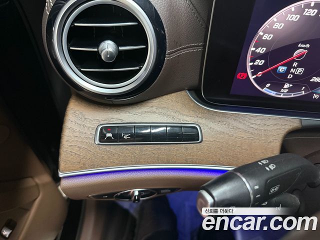 Mercedes-Benz E-Class E300 4MATIC Exclusive