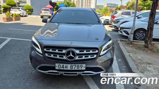 Mercedes-Benz GLA-Class GLA220 Premium