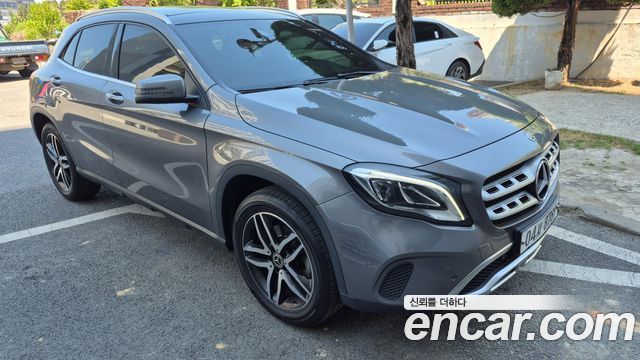 Mercedes-Benz GLA-Class GLA220 Premium