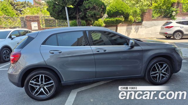 Mercedes-Benz GLA-Class GLA220 Premium