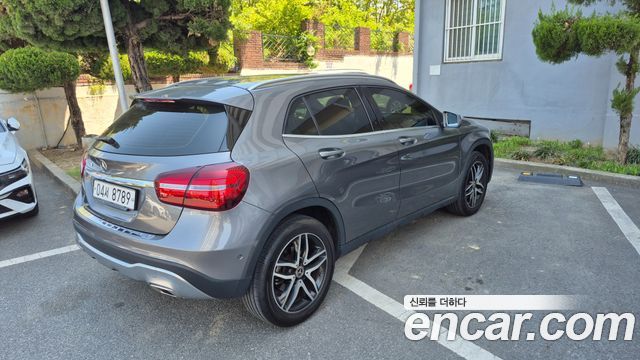 Mercedes-Benz GLA-Class GLA220 Premium