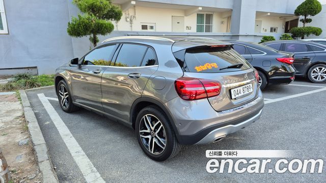 Mercedes-Benz GLA-Class GLA220 Premium