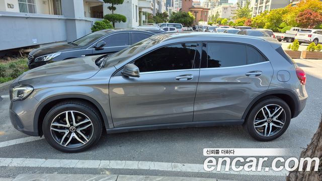 Mercedes-Benz GLA-Class GLA220 Premium