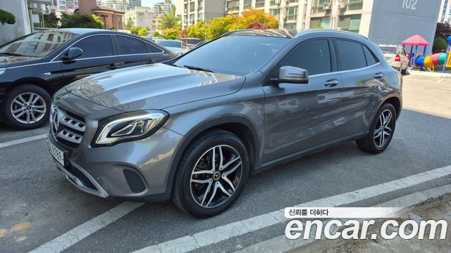 Mercedes-Benz GLA-Class GLA220 Premium