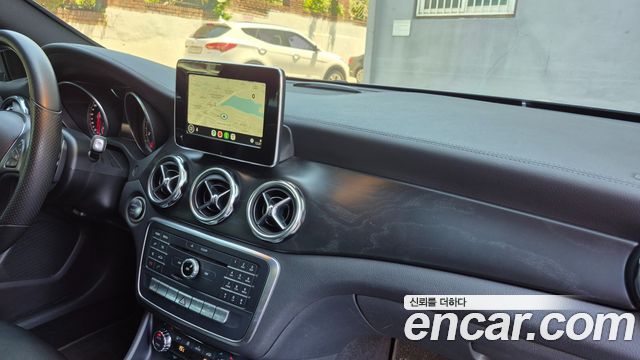 Mercedes-Benz GLA-Class GLA220 Premium