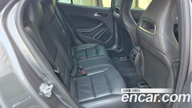 Mercedes-Benz GLA-Class GLA220 Premium