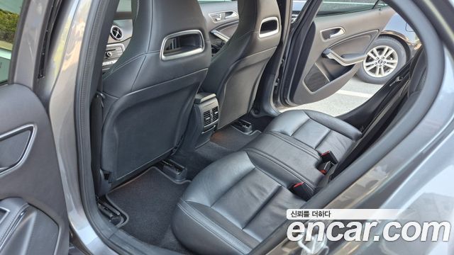 Mercedes-Benz GLA-Class GLA220 Premium