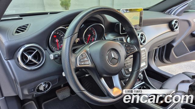 Mercedes-Benz GLA-Class GLA220 Premium