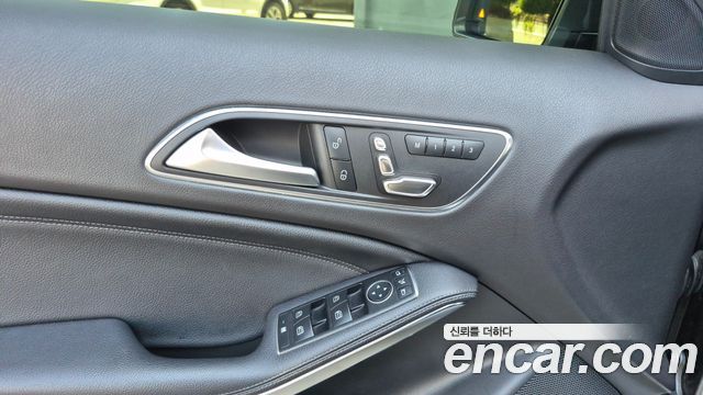 Mercedes-Benz GLA-Class GLA220 Premium