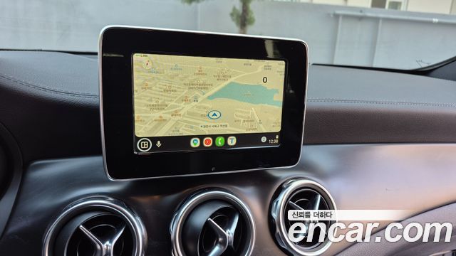 Mercedes-Benz GLA-Class GLA220 Premium