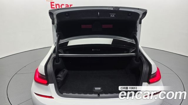 BMW 3-Series 330e M Sport