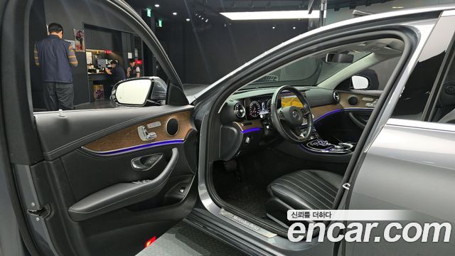Mercedes-Benz E-Class E300 Exclusive