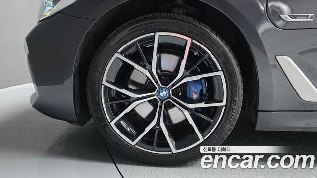 BMW 5-Series 530e M Sport