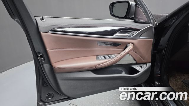 BMW 5-Series 530e M Sport