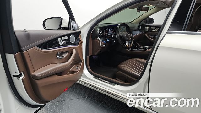 Mercedes-Benz E-Class E300 Exclusive