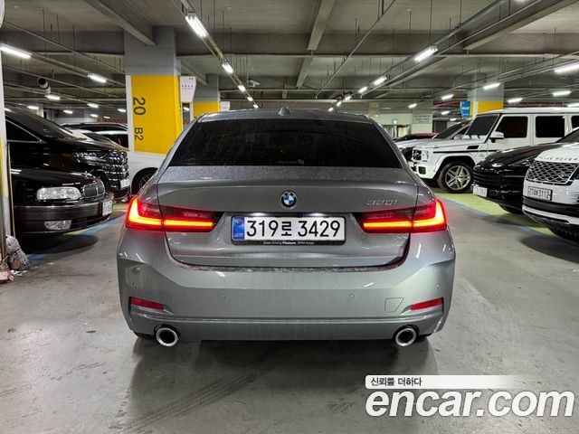 BMW 3-Series 320i