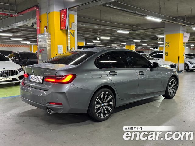 BMW 3-Series 320i