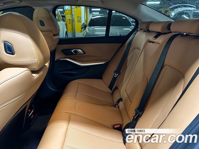 BMW 3-Series 320i