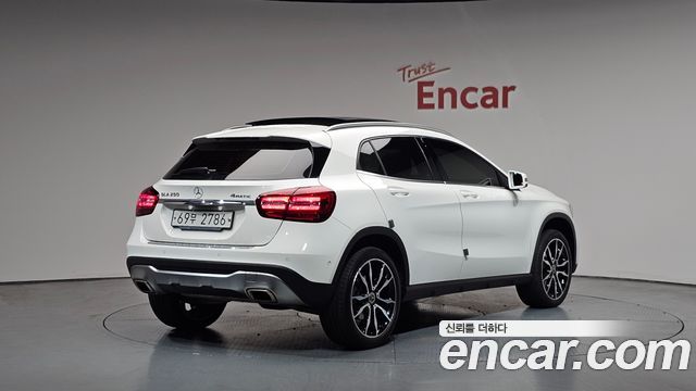 Mercedes-Benz GLA-Class GLA250 4MATIC