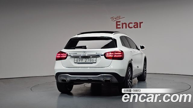 Mercedes-Benz GLA-Class GLA250 4MATIC
