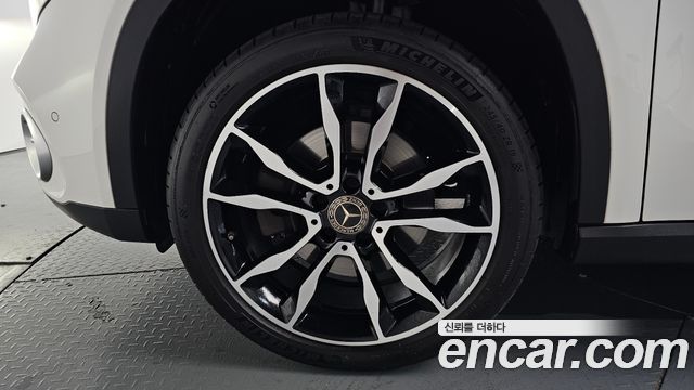Mercedes-Benz GLA-Class GLA250 4MATIC