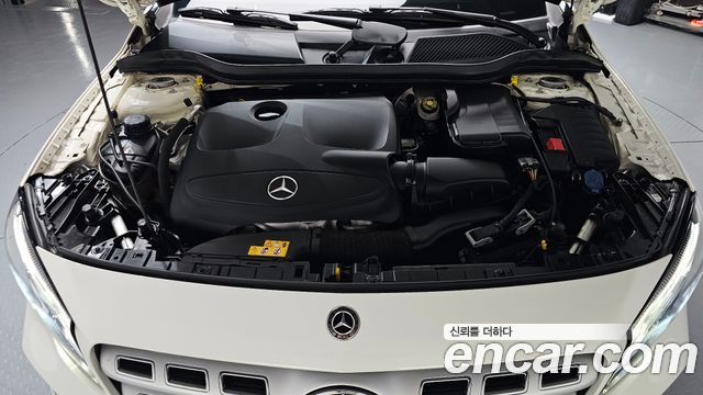 Mercedes-Benz GLA-Class GLA250 4MATIC