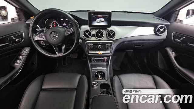 Mercedes-Benz GLA-Class GLA250 4MATIC