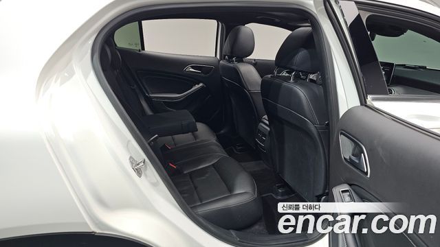 Mercedes-Benz GLA-Class GLA250 4MATIC