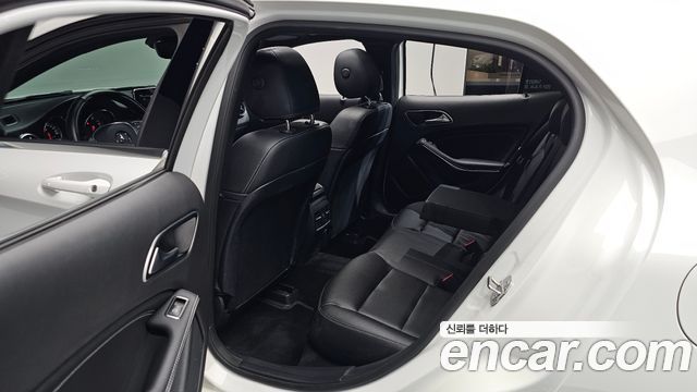 Mercedes-Benz GLA-Class GLA250 4MATIC