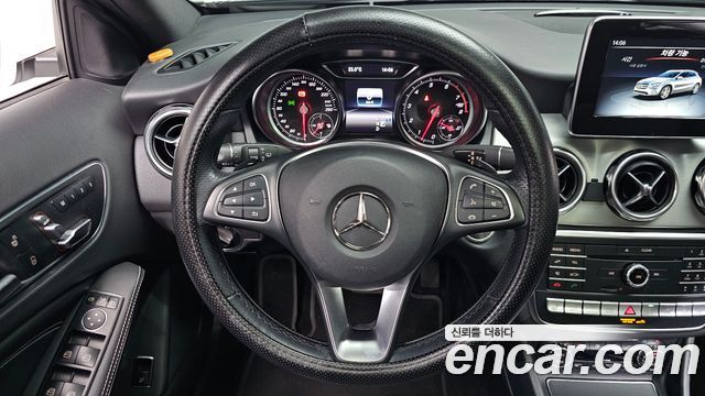 Mercedes-Benz GLA-Class GLA250 4MATIC