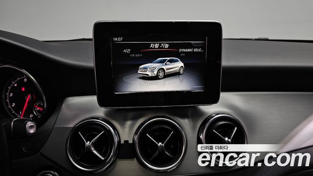 Mercedes-Benz GLA-Class GLA250 4MATIC