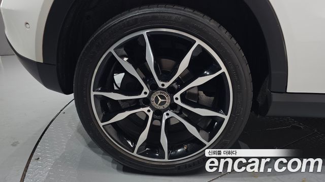 Mercedes-Benz GLA-Class GLA250 4MATIC